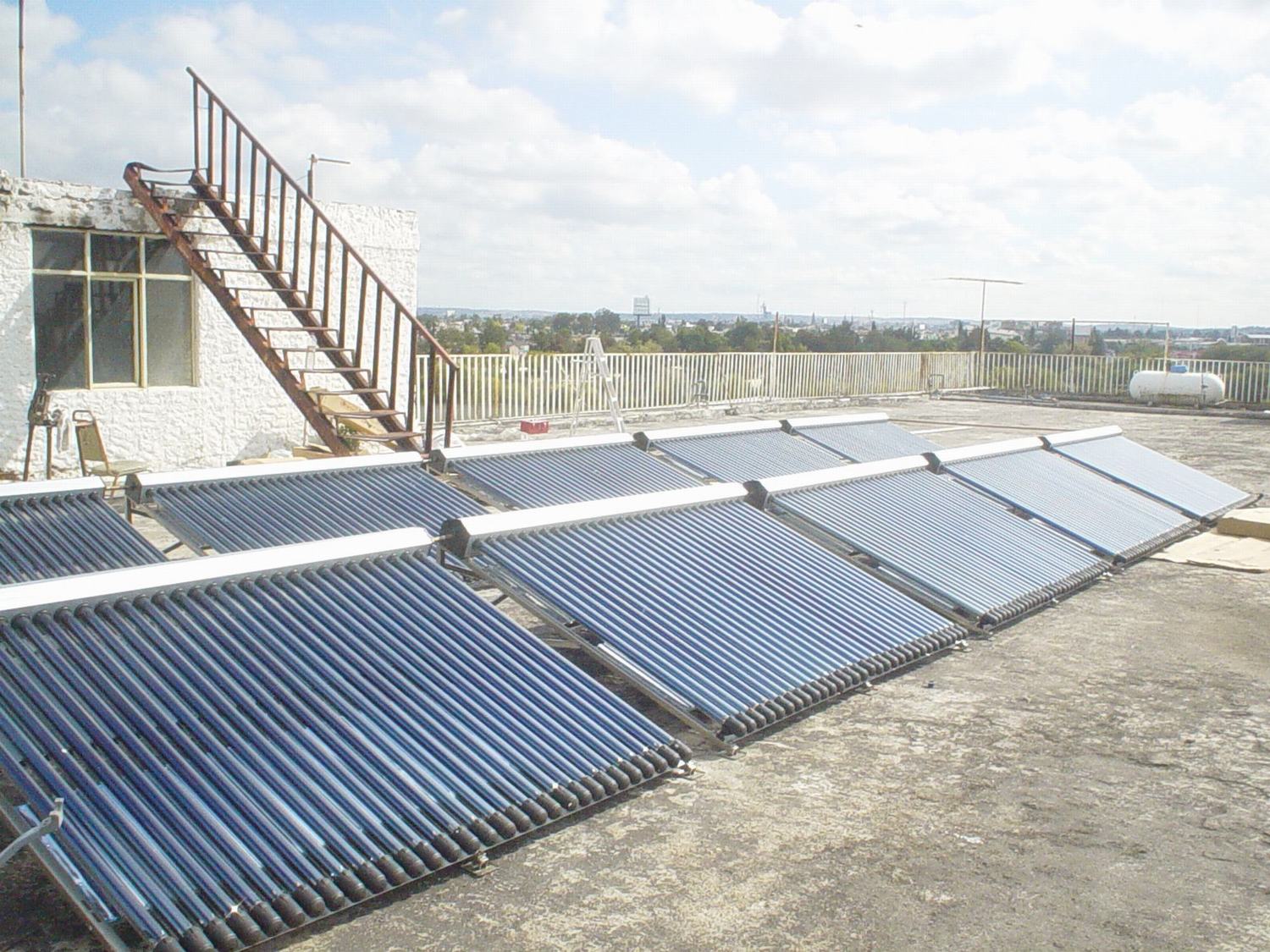 Separated Automatic heat pipe solar water heater